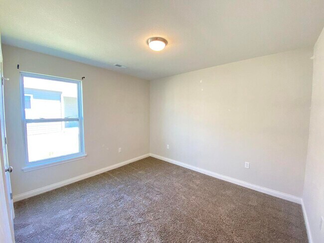 Building Photo - 6030 S Hummingbird Ln