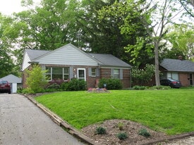 Building Photo - 5614 Rosslyn Ave