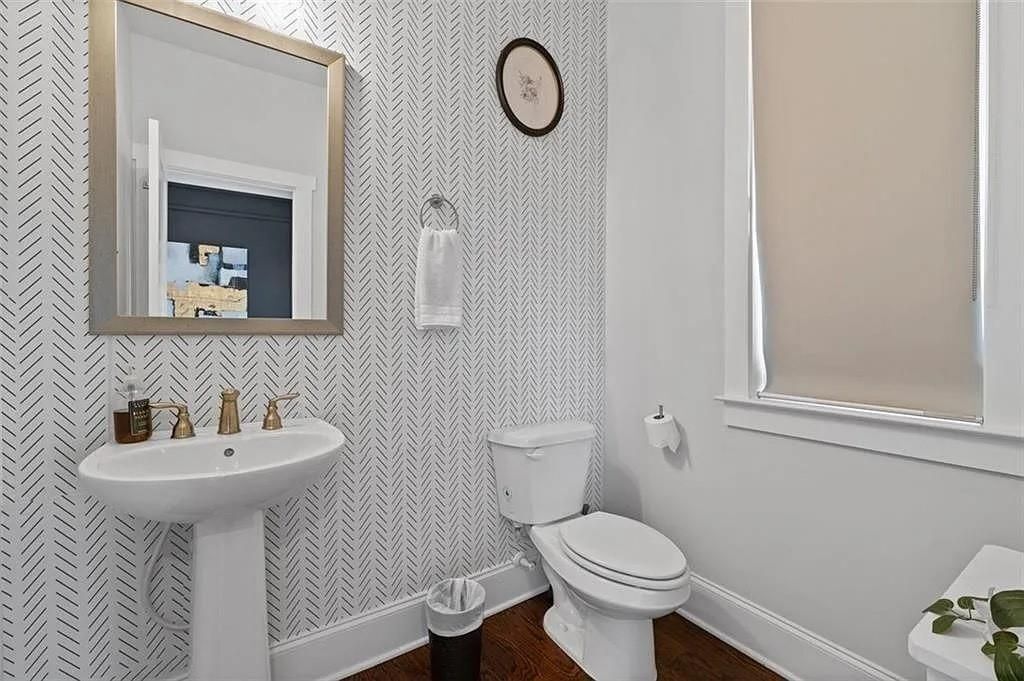 Building Photo - 813 Coleman St SW