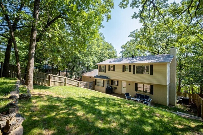 Building Photo - 1720 Jennifer Dr