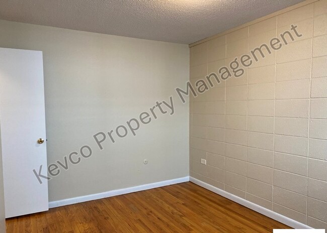 Building Photo - 419 Laporte Ave
