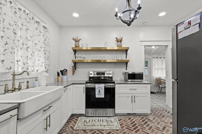 Building Photo - 603 Prospect Dr SE