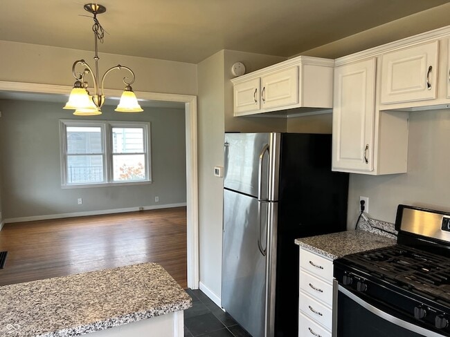 Building Photo - 1328 Wallace Ave