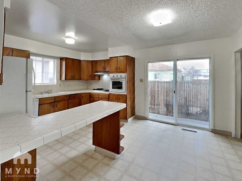 Building Photo - 333 9th St