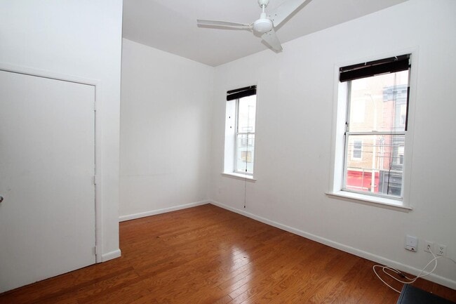 Building Photo - Spacious bi-level one bedroom in Nolibs