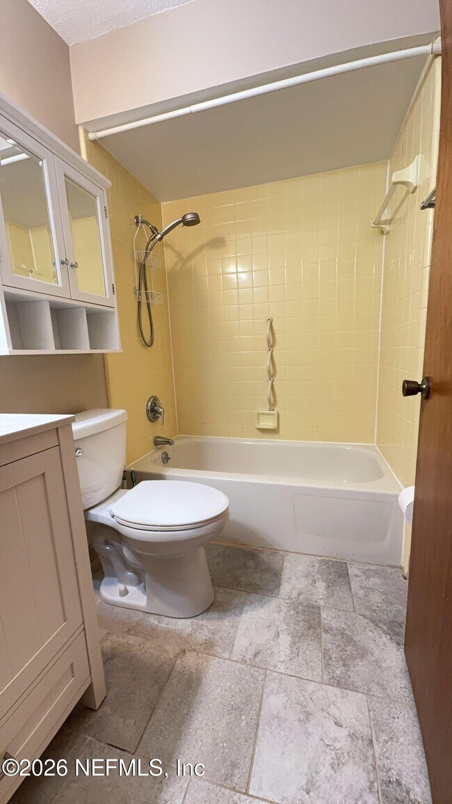 Building Photo - 2 Pinehurst Pl