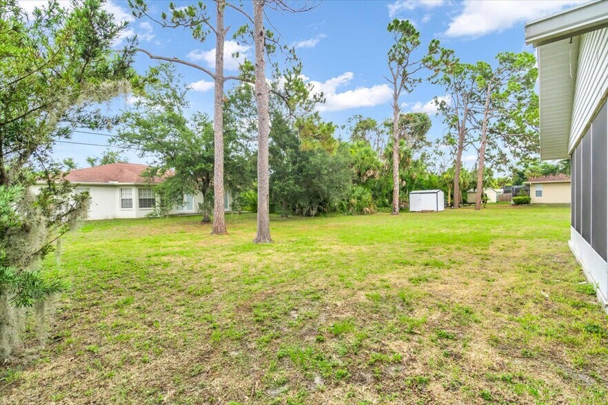 Building Photo - 5852 Brickell Dr