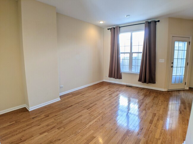 Building Photo - 385 Bradbury Ln