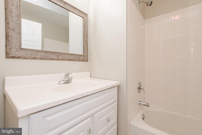 Building Photo - 19 S Ann St