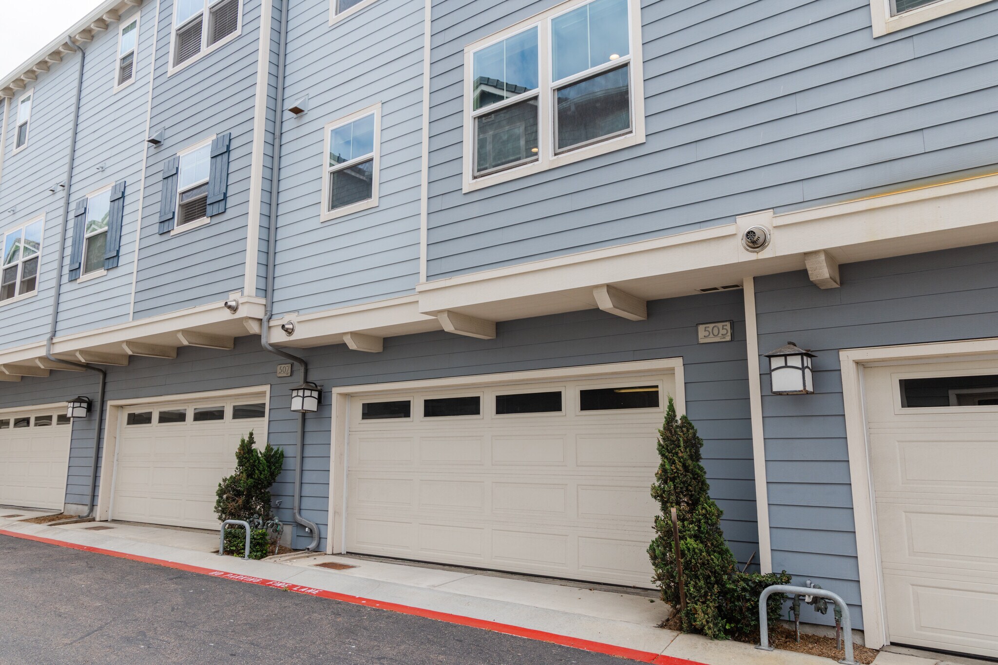 Building Photo - 505 Lark Way