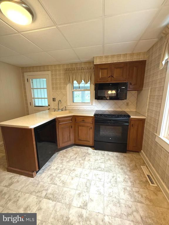 Building Photo - 4324 Valley Rd