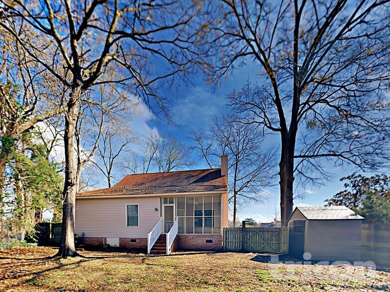 Building Photo - 242 Chisolm Cir