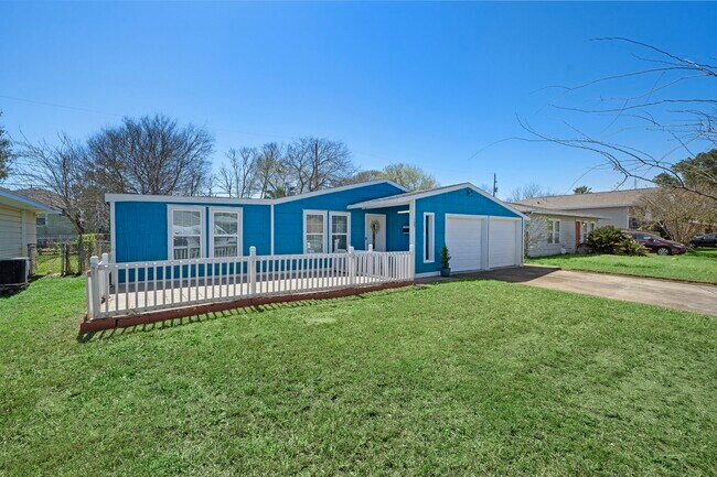Building Photo - 105 Pompano Ave