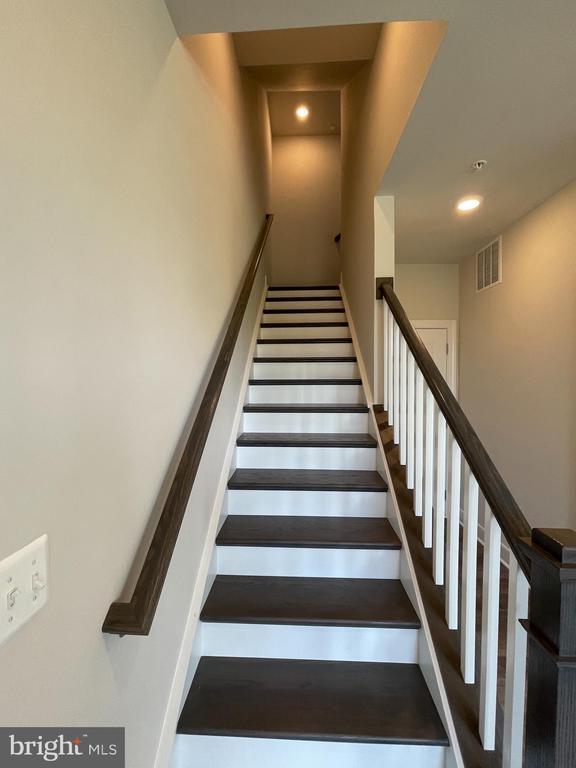 Building Photo - 313 Salinger Pl