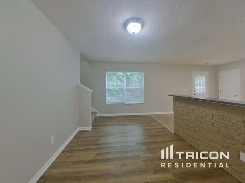 Building Photo - 1511 Brookgreen Ave
