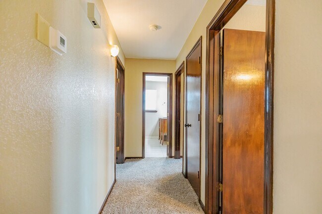 Building Photo - Beautiful Home Near Foothills Park With Gr...
