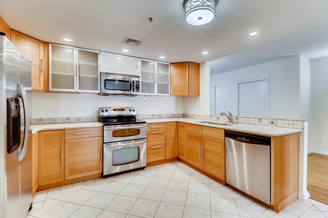 Building Photo - 250 President St