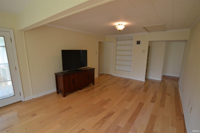 Building Photo - 830 S Woodlawn Ave