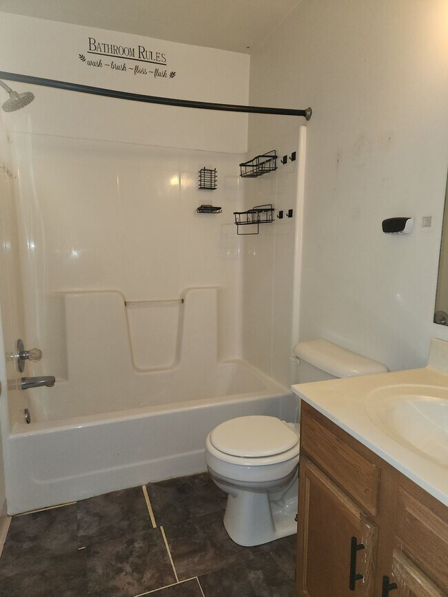 Building Photo - 811 E King St