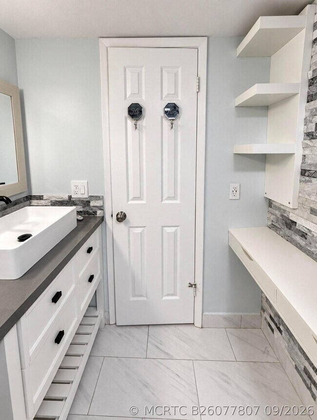 Building Photo - 4039 Palm Bay Cir