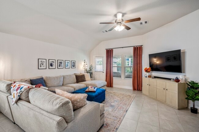 Building Photo - 40527 Goldeneye Pl