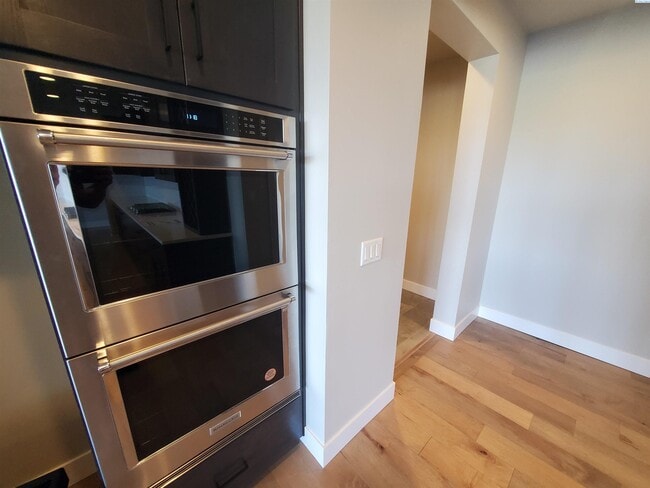 Building Photo - FOR RENT SOUTHCLIFFE