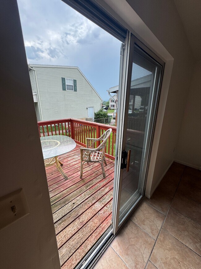 Building Photo - 1627 Blue Jay Dr
