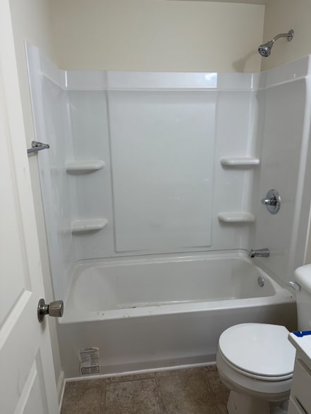 Building Photo - 1029 E Walnut St