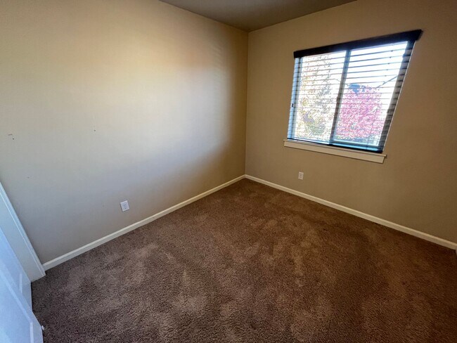 Building Photo - 3 Bed/2.5 Bath Single Family Home in NE Bend - McCall Landing