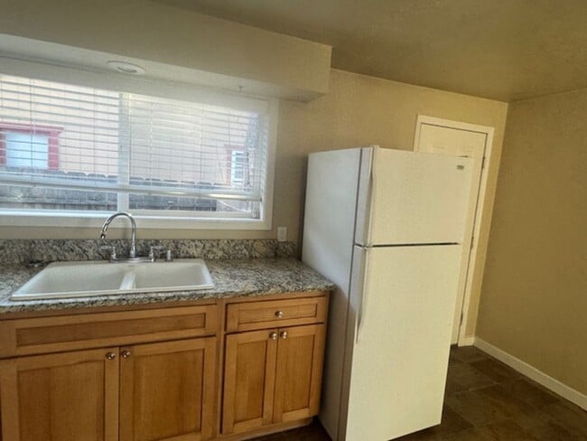 Building Photo - 524-526 MARIE