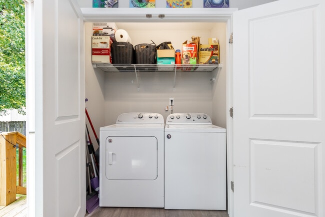 Building Photo - 2446 Gracie White Cir