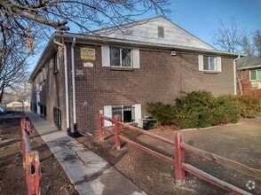 Building Photo - 1941 Clinton St