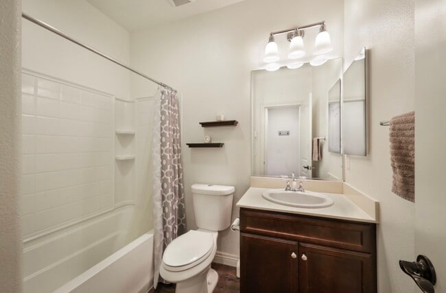 Building Photo - 5900 Warren Ridge Dr