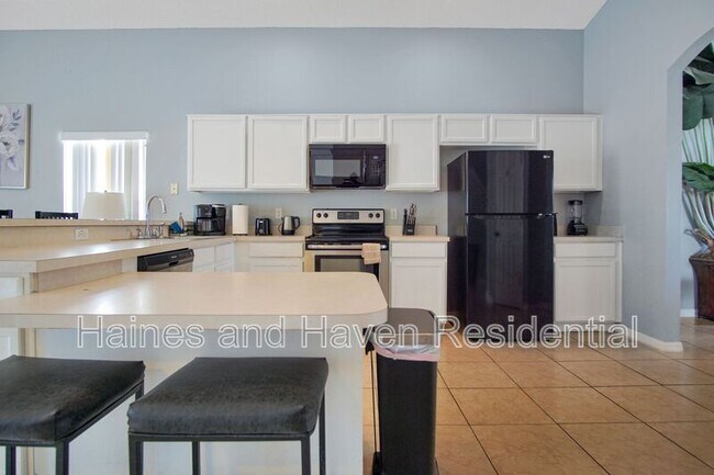 Building Photo - 323 Castlemain Cir