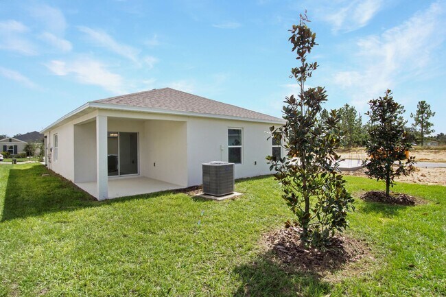 Building Photo - Modern Comfort Meets Convenience