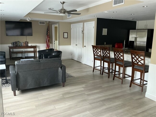 Building Photo - 2885 Palm Beach Blvd