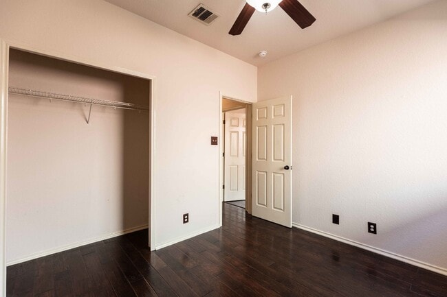 Building Photo - 509 Foxford Run Dr
