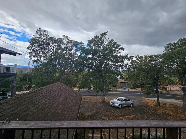 Building Photo - Cozy rental in Hidden Valley Lake