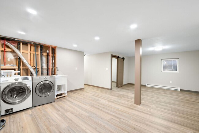 Building Photo - 4BD, 2BA Arvada Half-Duplex with 1-Car Garage and Back Yard