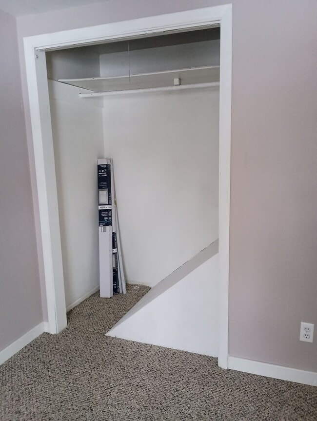 Building Photo - Private 2 bed 1.5 bath home in Spring Lake