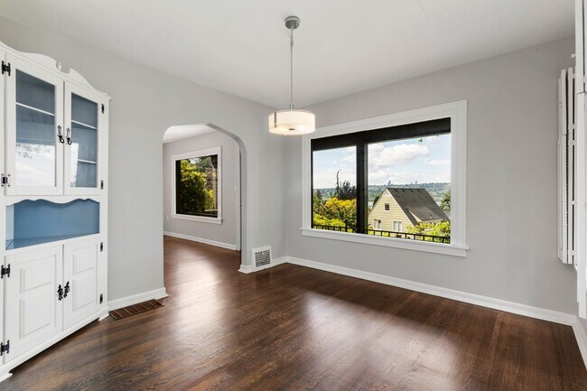 Building Photo - 3814 46th Ave NE