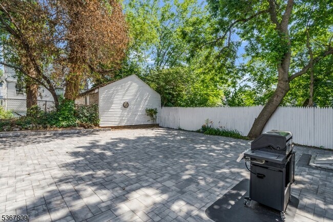 Building Photo - 9 Westervelt Pl