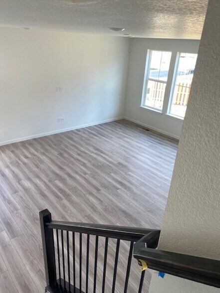 dining - 11000 Uvalda St