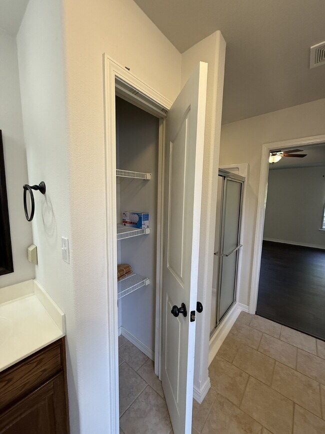 Building Photo - Spacious 3 BR with a fenced in backyard