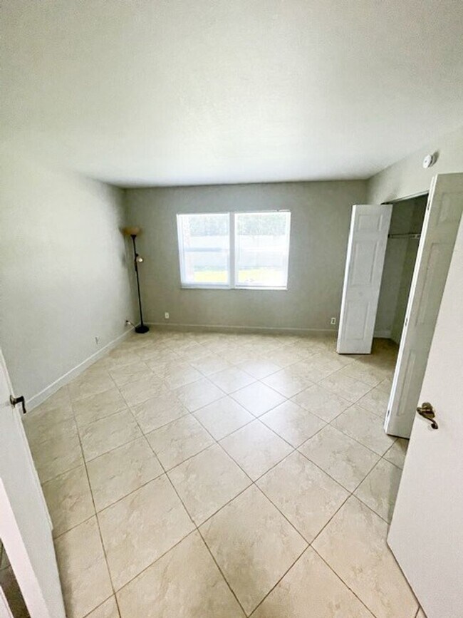 Building Photo - MIDPORT II CONDO
