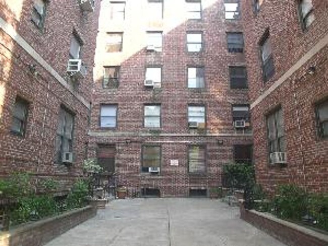 Building Photo - 117 Seaman Ave