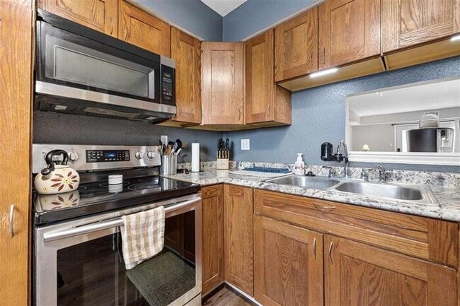 Building Photo - $1,750 | 3 Bedroom, 2.5 Bathroom Townhouse | Pet Friendly* | Available for August 1st, 2026 Move In!