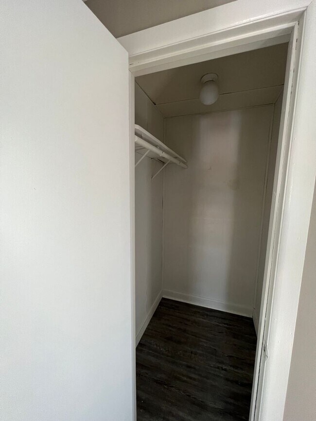 Building Photo - 509 N 53rd Ave W