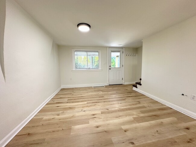 Building Photo - 411 Sapphire Way