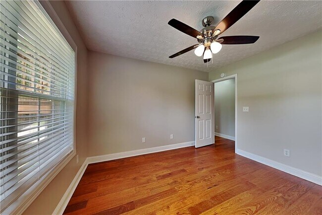 Building Photo - 990 Golden Meadows Ln